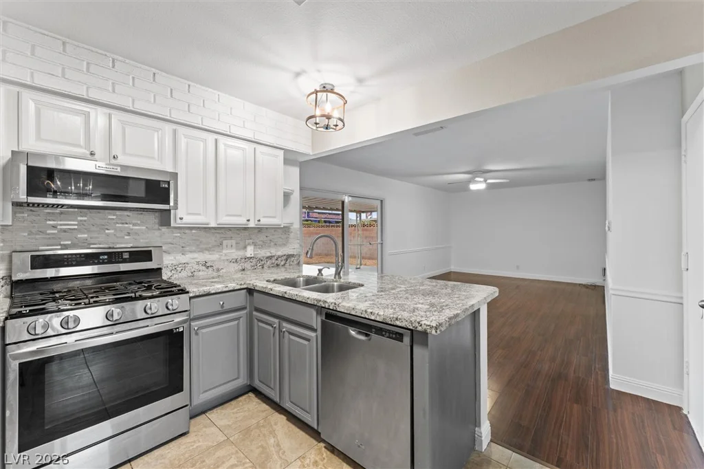 6364 Whippoorwill, Las Vegas, NV 89103
