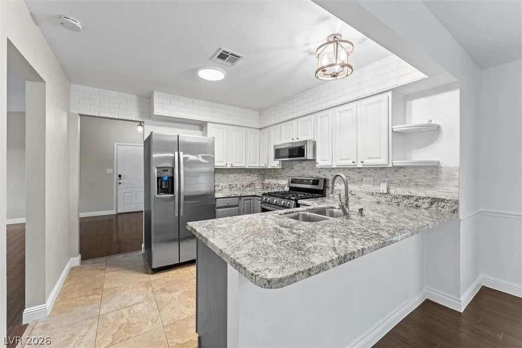 6364 Whippoorwill, Las Vegas, NV 89103