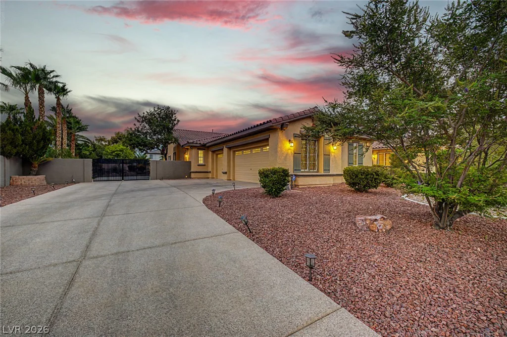 7504 Via Del Mar, Las Vegas, NV 89131