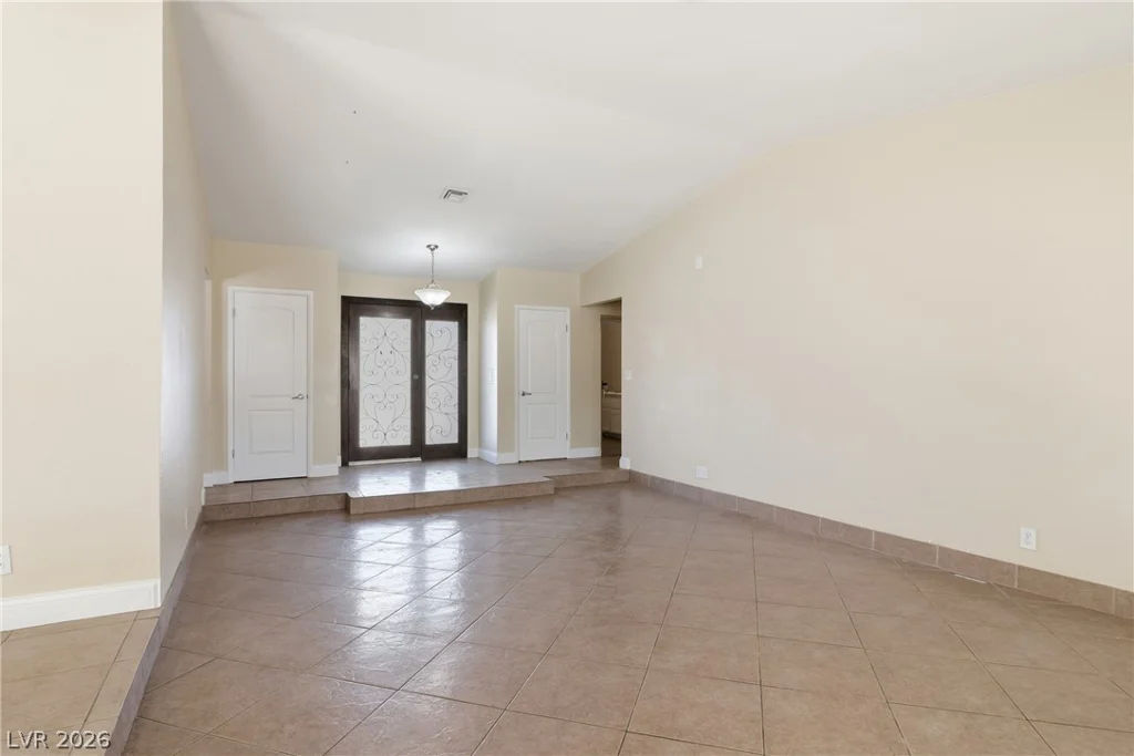 6825 Oakey, Las Vegas, NV 89146
