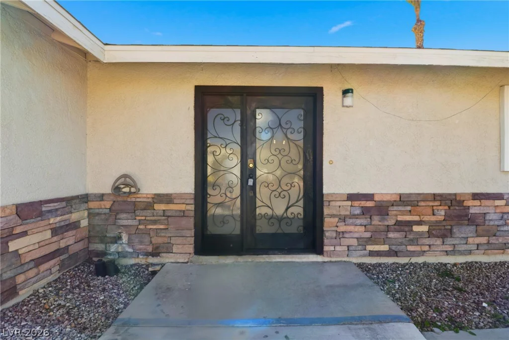 6825 Oakey, Las Vegas, NV 89146