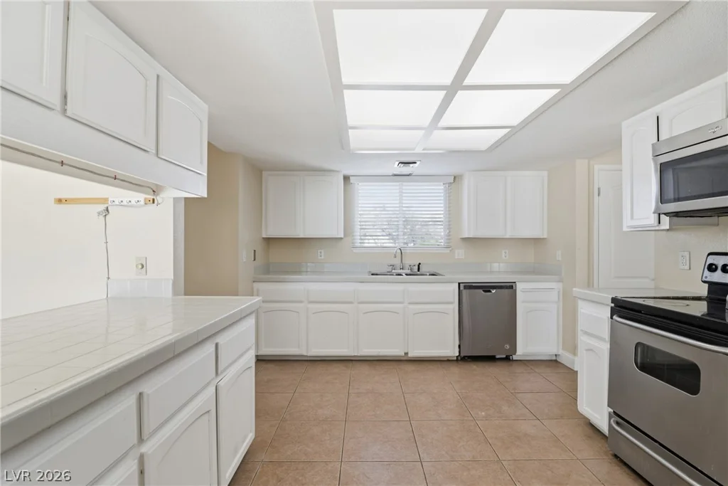 6825 Oakey, Las Vegas, NV 89146