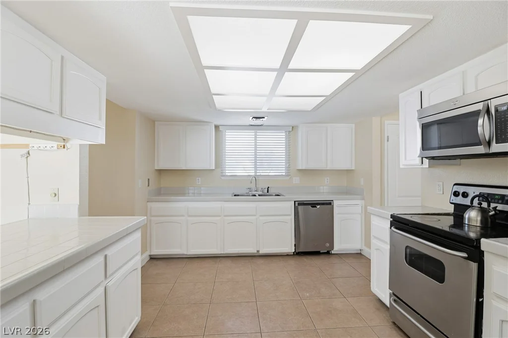 6825 Oakey, Las Vegas, NV 89146
