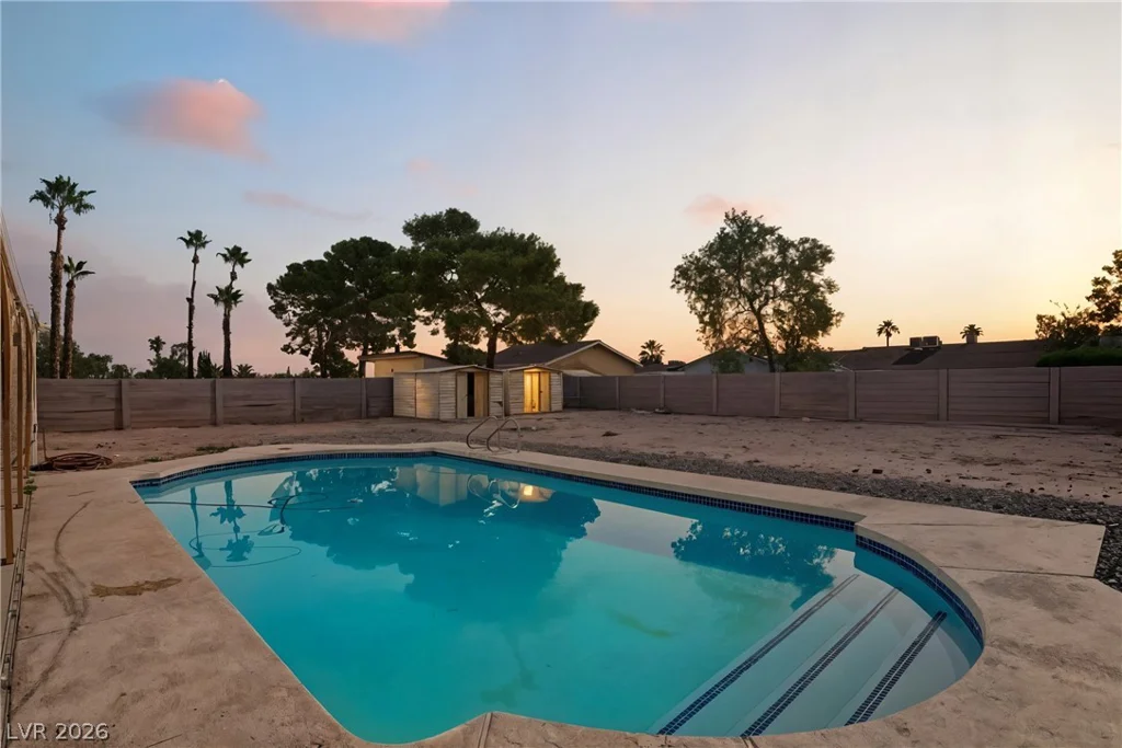 6825 Oakey, Las Vegas, NV 89146