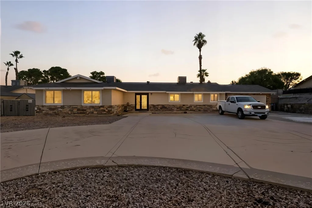 6825 Oakey, Las Vegas, NV 89146