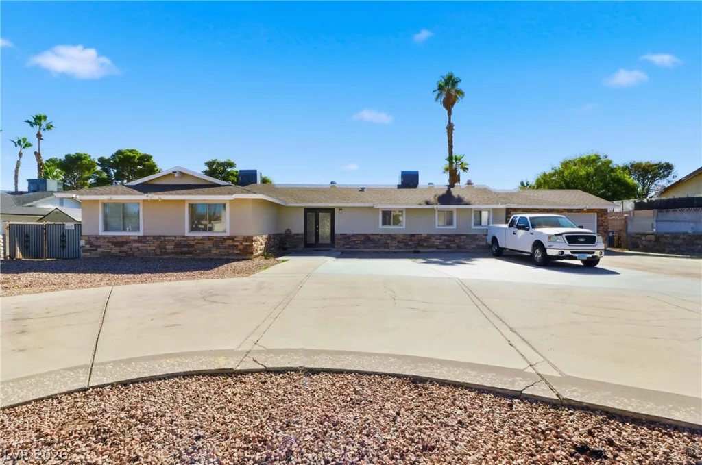 6825 Oakey, Las Vegas, NV 89146