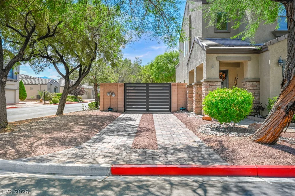 8013 Flambeau, Las Vegas, NV 89131
