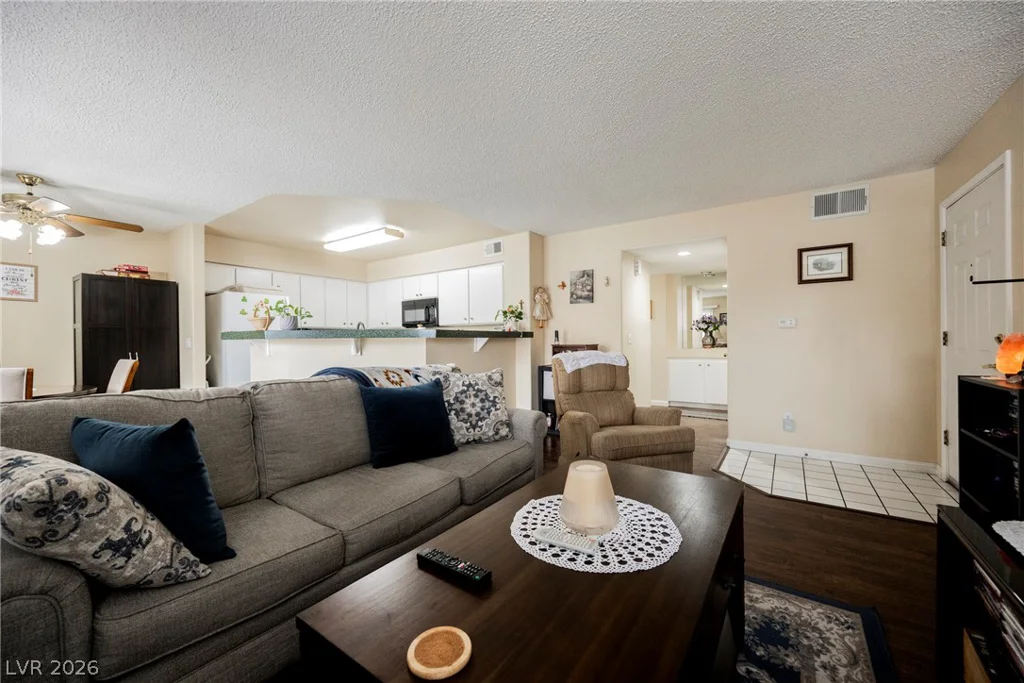 7909 Fossil Creek, Las Vegas, NV 89145