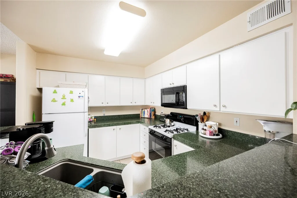 7909 Fossil Creek, Las Vegas, NV 89145