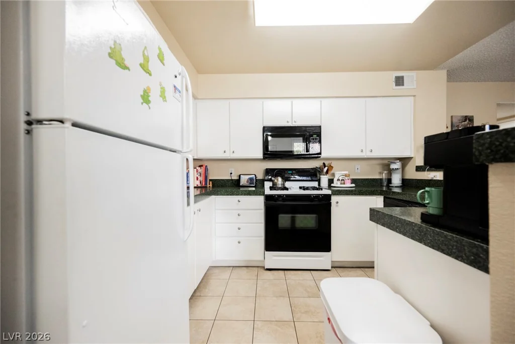 7909 Fossil Creek, Las Vegas, NV 89145