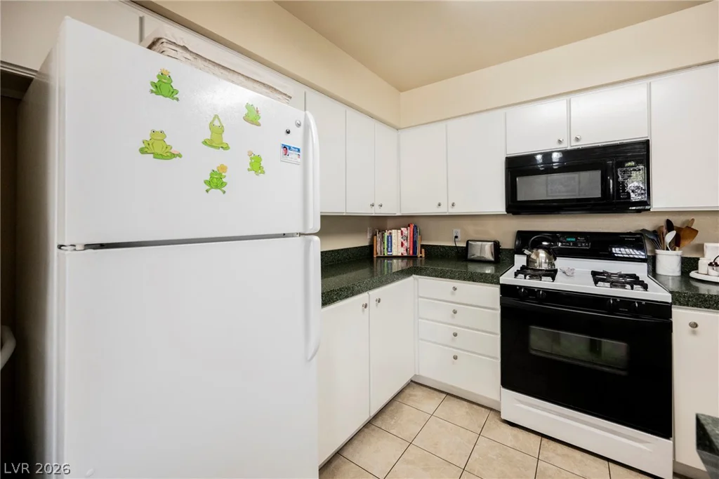 7909 Fossil Creek, Las Vegas, NV 89145