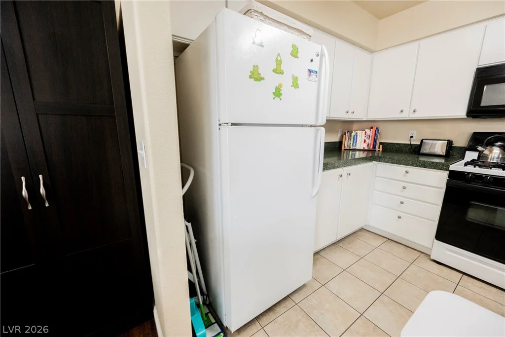 7909 Fossil Creek, Las Vegas, NV 89145