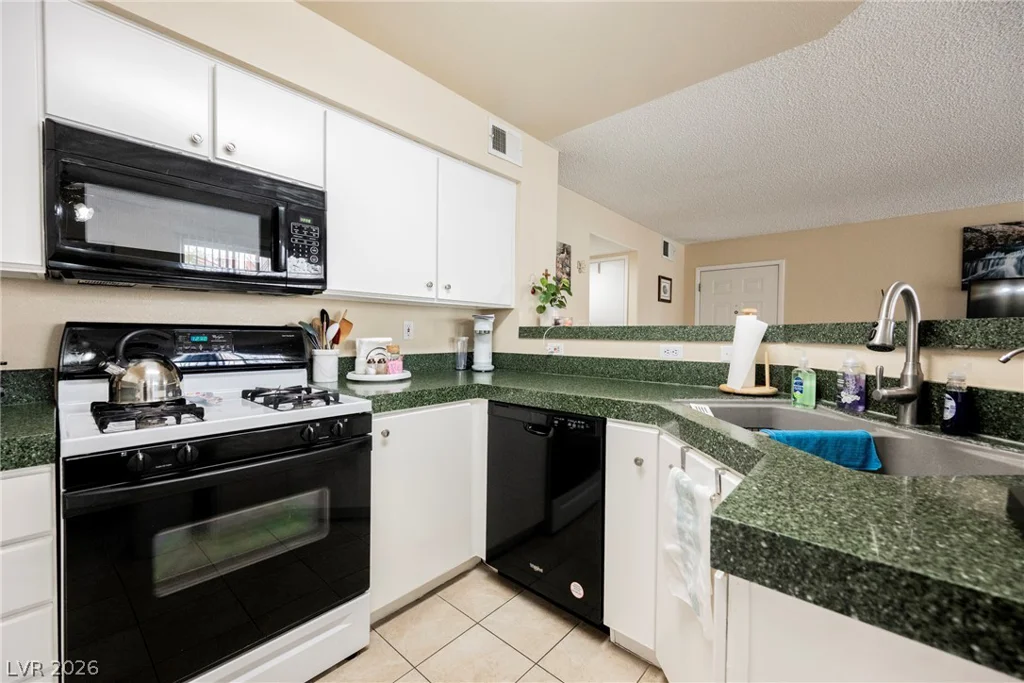 7909 Fossil Creek, Las Vegas, NV 89145
