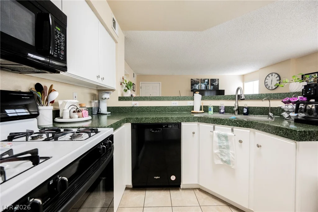 7909 Fossil Creek, Las Vegas, NV 89145