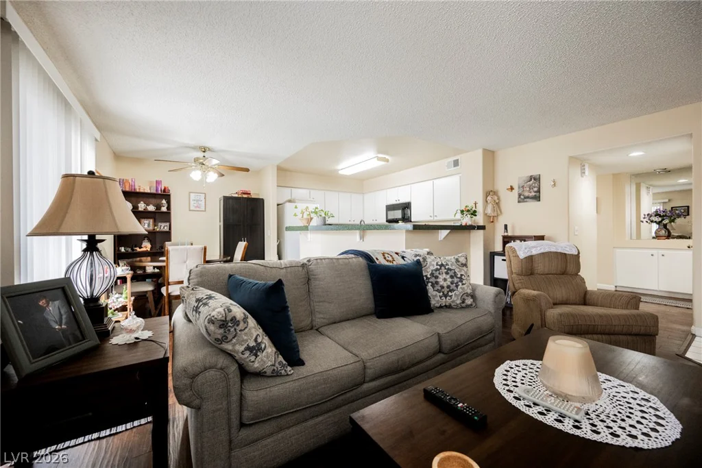 7909 Fossil Creek, Las Vegas, NV 89145