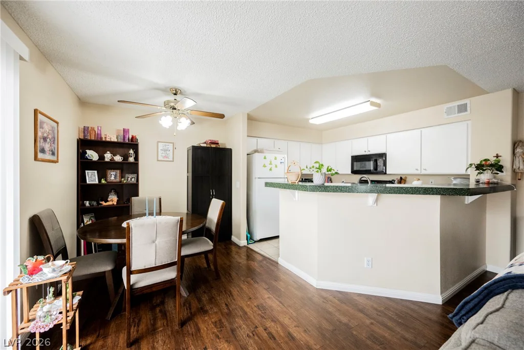 7909 Fossil Creek, Las Vegas, NV 89145