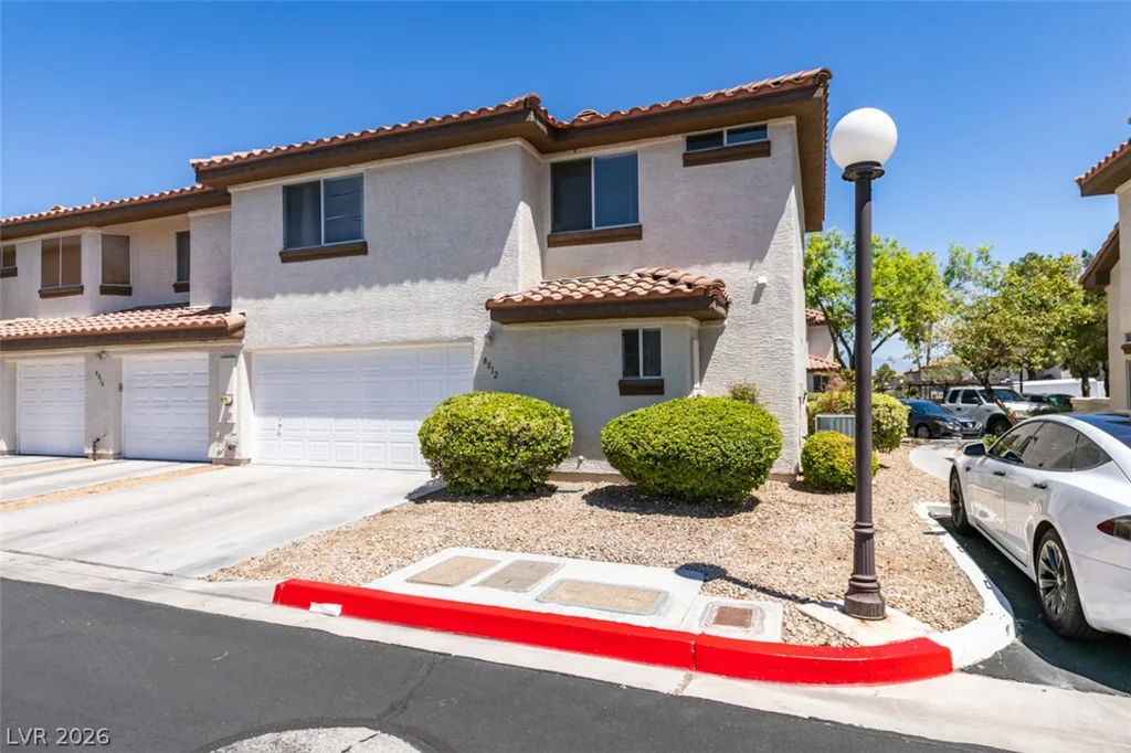 8012 Divine, Las Vegas, NV 89128