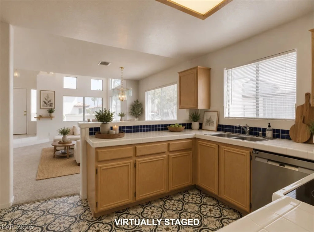 8012 Divine, Las Vegas, NV 89128