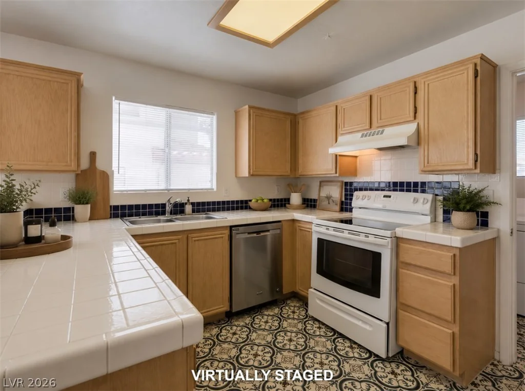 8012 Divine, Las Vegas, NV 89128