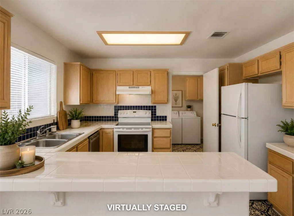 8012 Divine, Las Vegas, NV 89128