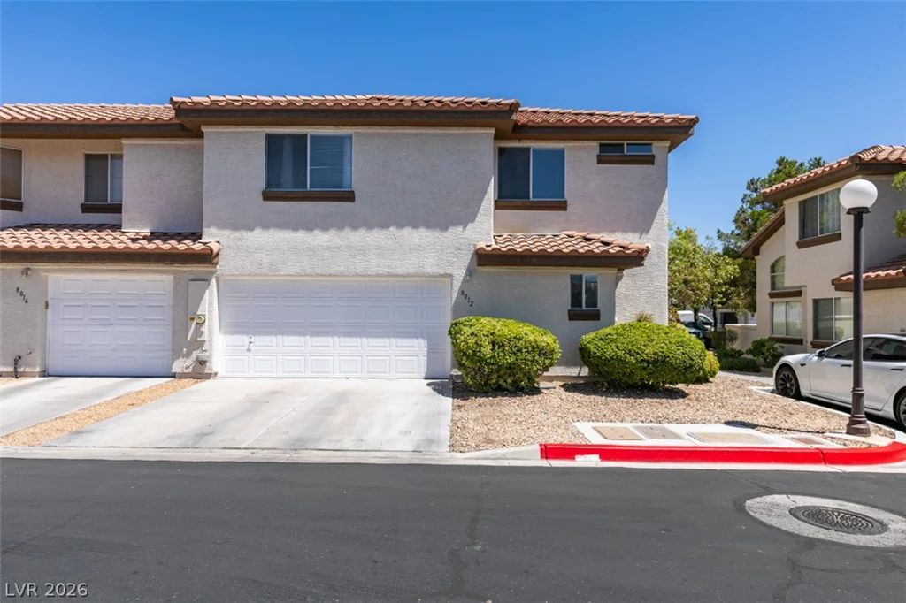 8012 Divine, Las Vegas, NV 89128