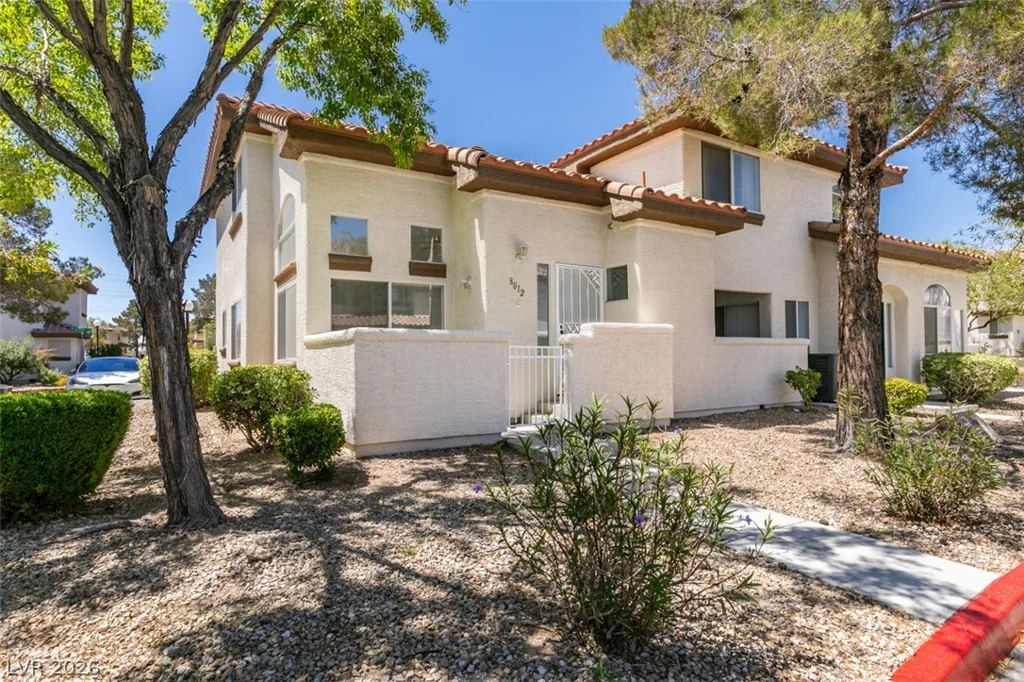 8012 Divine, Las Vegas, NV 89128