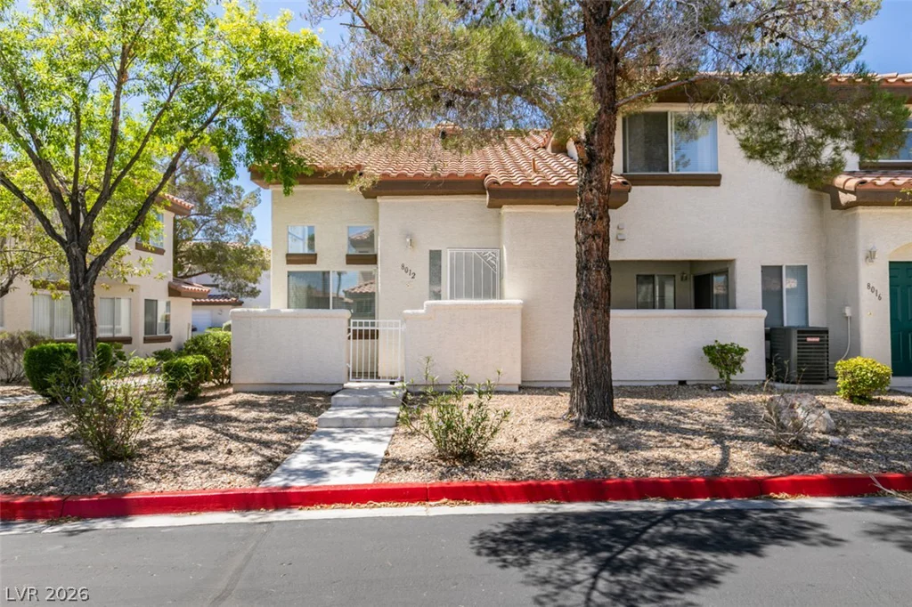 8012 Divine, Las Vegas, NV 89128