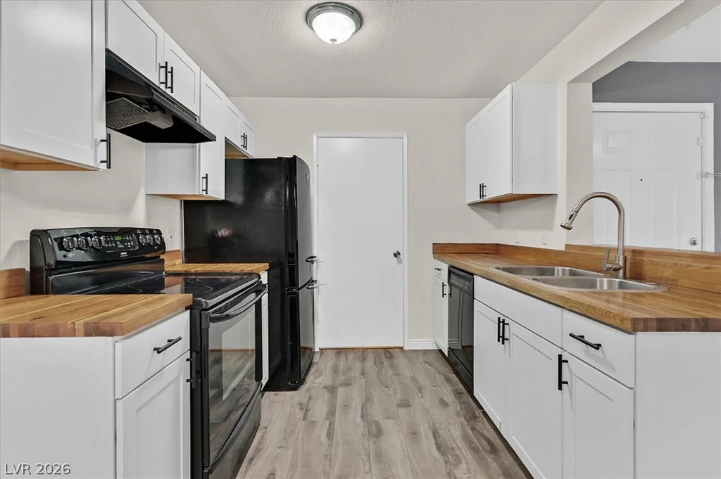 220 Mission Newport, Las Vegas, NV 89107