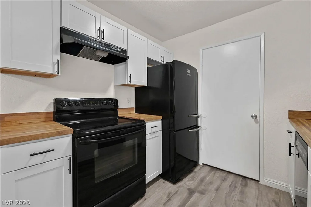 220 Mission Newport, Las Vegas, NV 89107