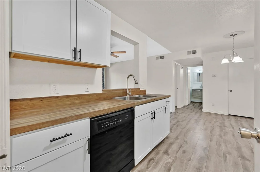 220 Mission Newport, Las Vegas, NV 89107