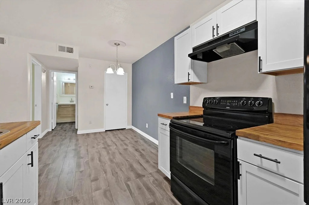 220 Mission Newport, Las Vegas, NV 89107