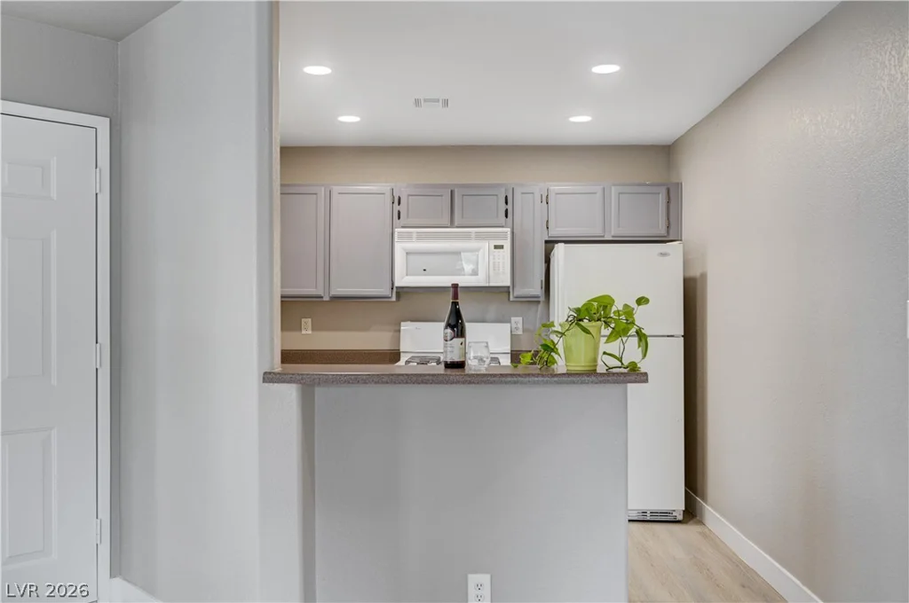 5074 Rainbow, Las Vegas, NV 89118