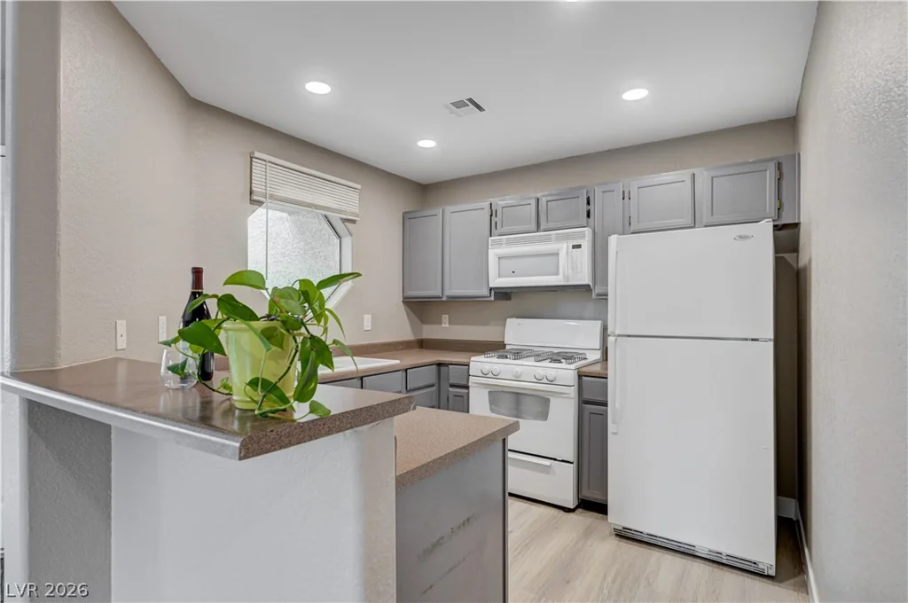 5074 Rainbow, Las Vegas, NV 89118