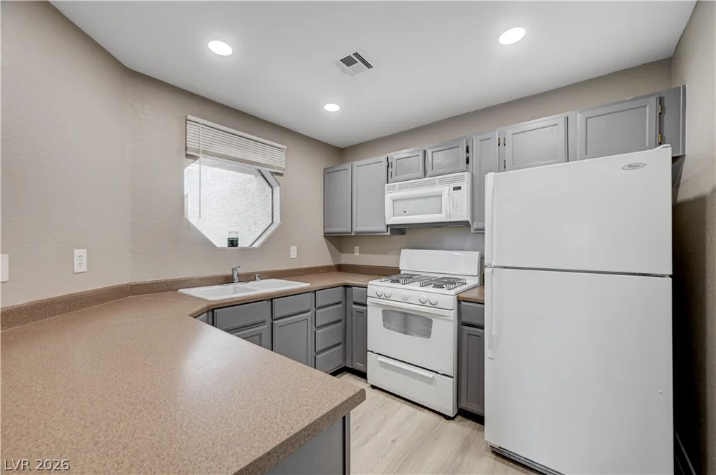 5074 Rainbow, Las Vegas, NV 89118