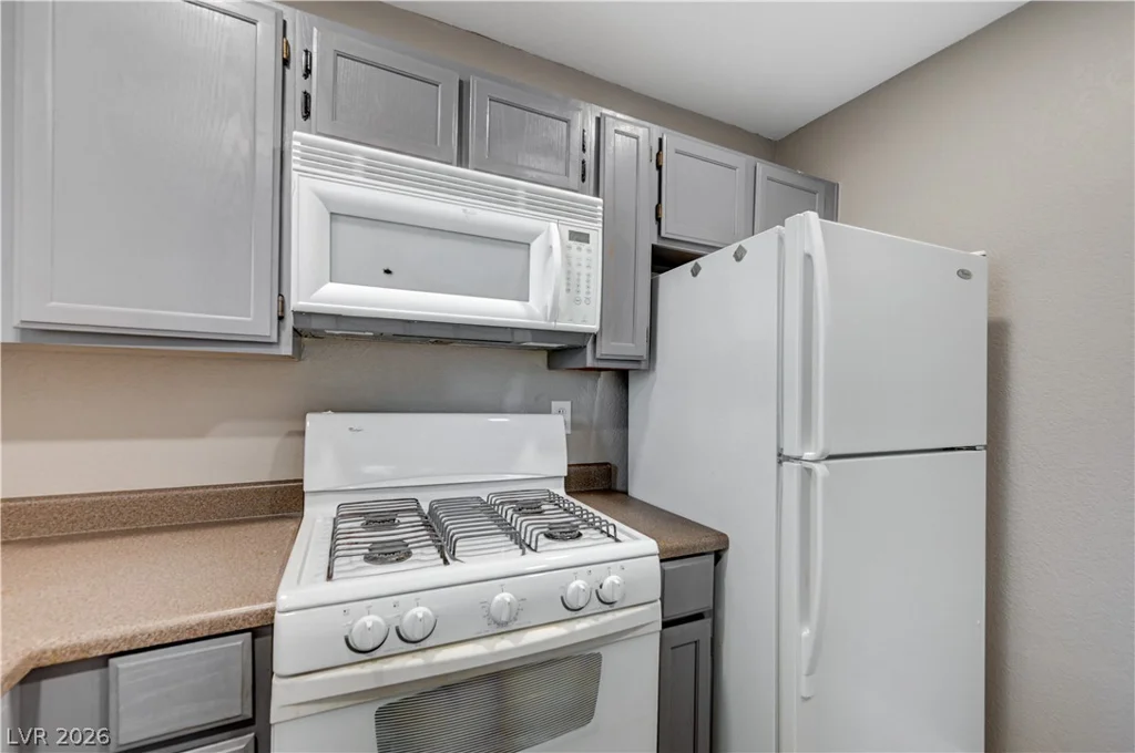 5074 Rainbow, Las Vegas, NV 89118