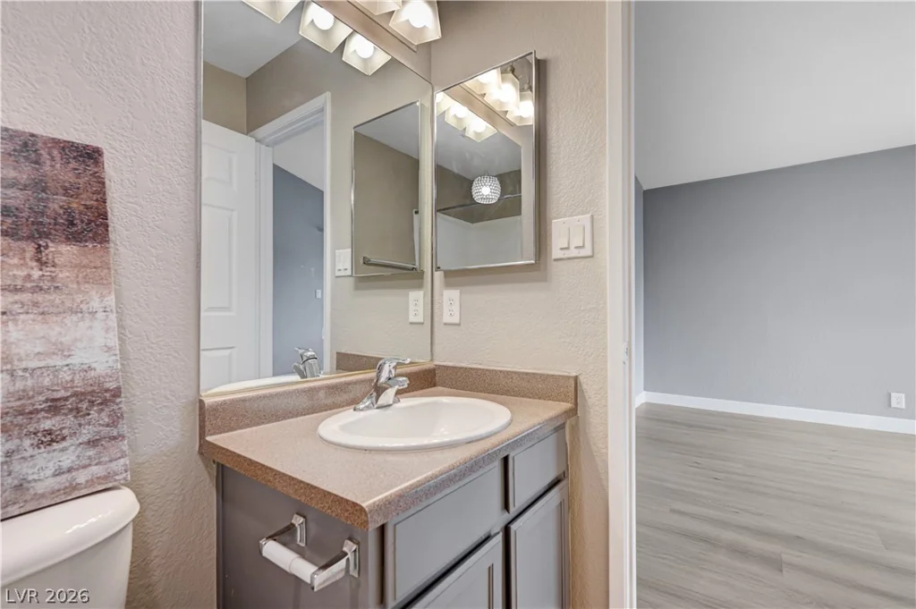 5074 Rainbow, Las Vegas, NV 89118