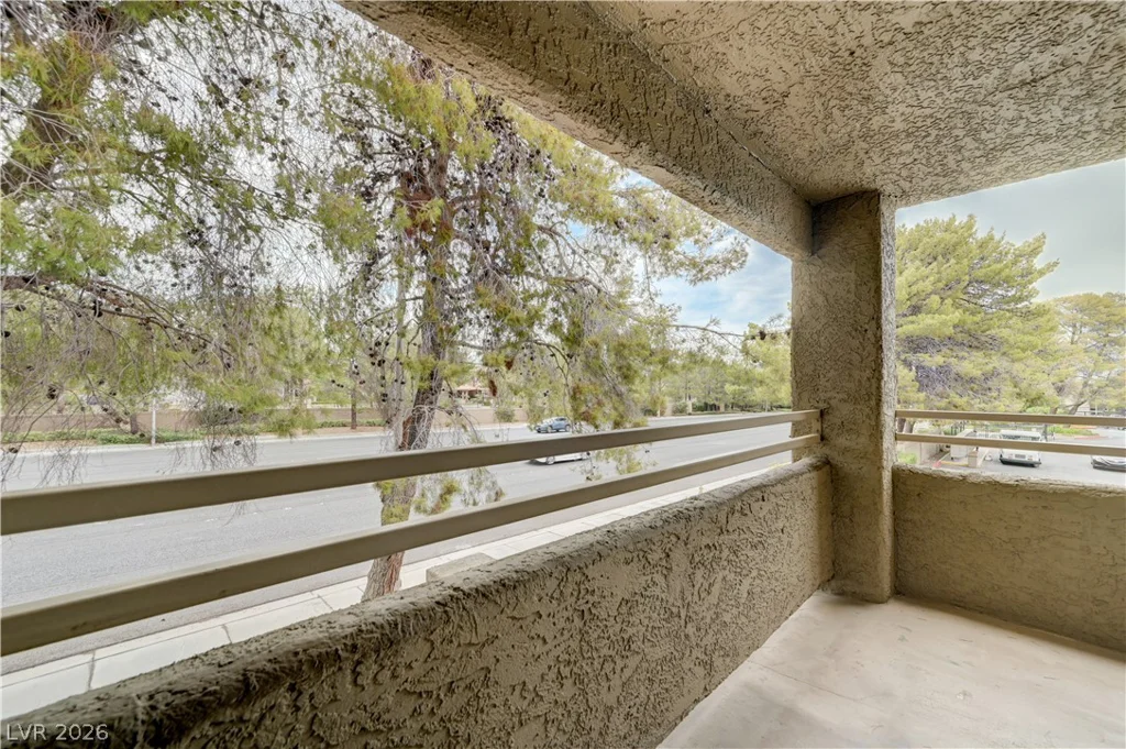 5074 Rainbow, Las Vegas, NV 89118