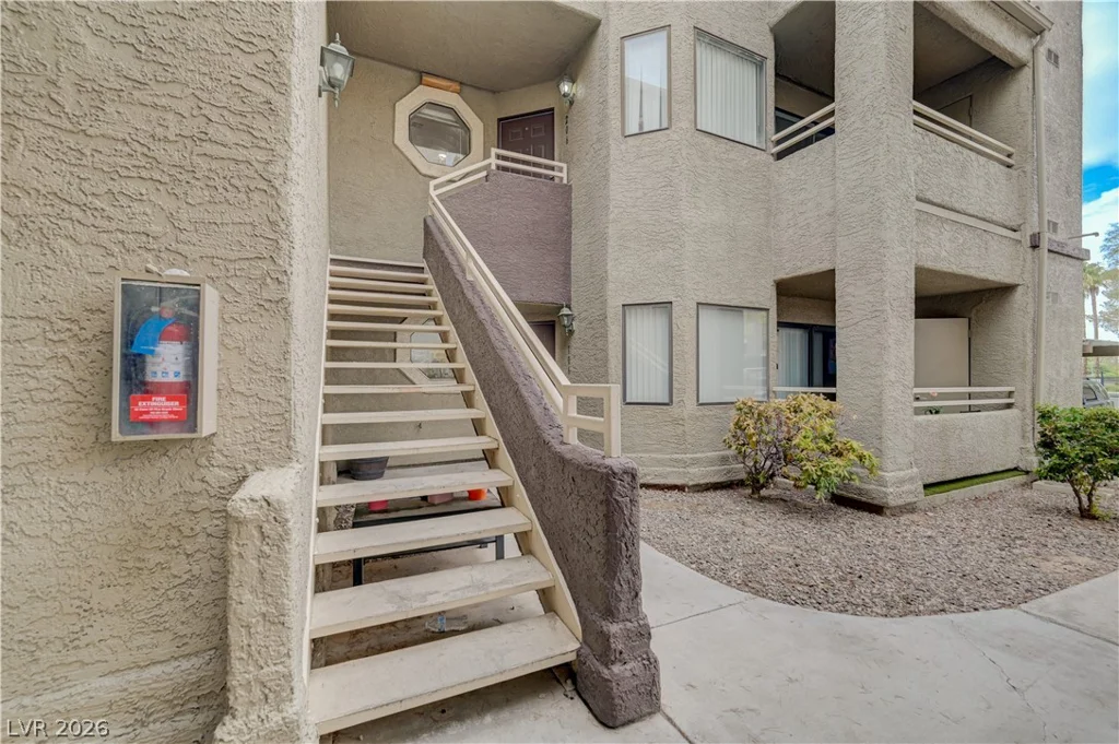 5074 Rainbow, Las Vegas, NV 89118