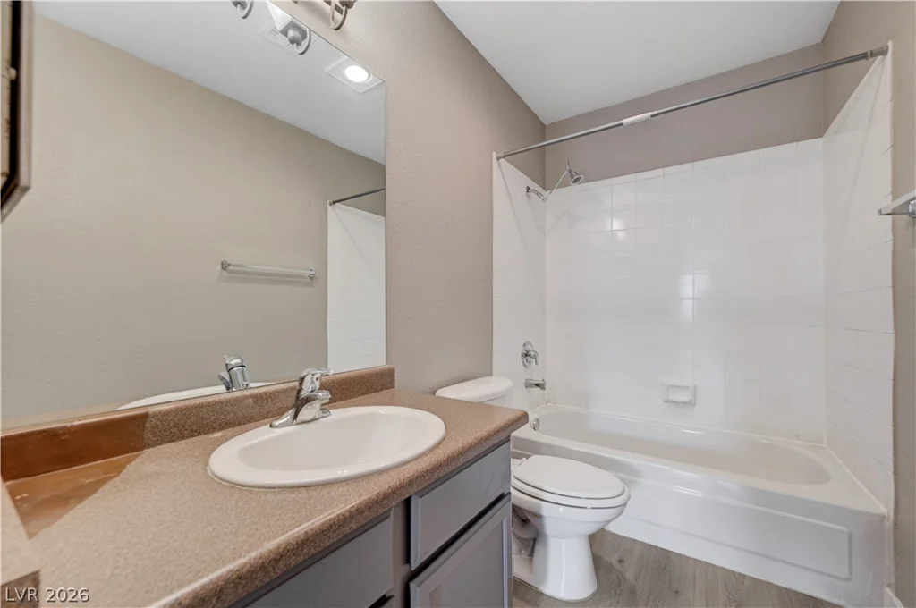 5074 Rainbow, Las Vegas, NV 89118