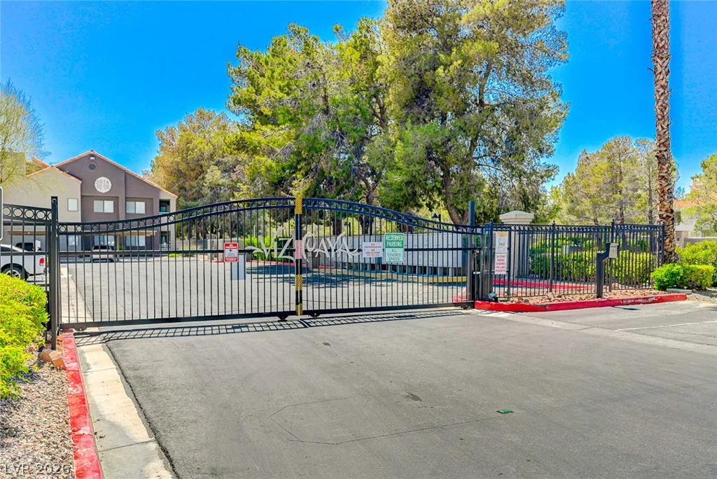 5074 Rainbow, Las Vegas, NV 89118