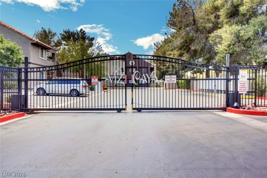 5074 Rainbow, Las Vegas, NV 89118