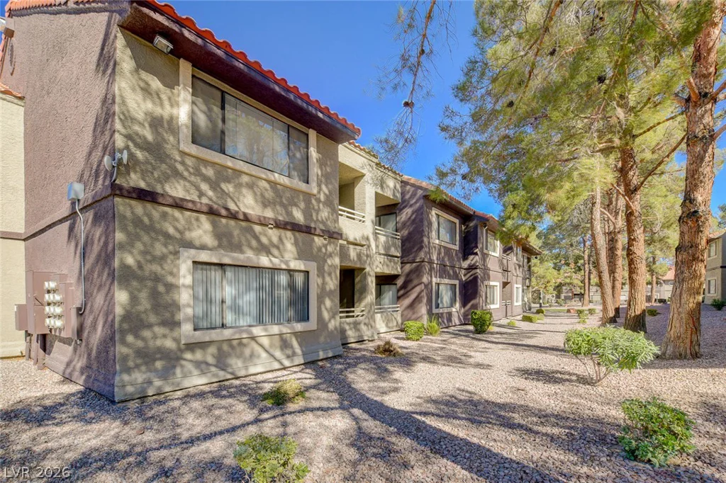 5074 Rainbow, Las Vegas, NV 89118