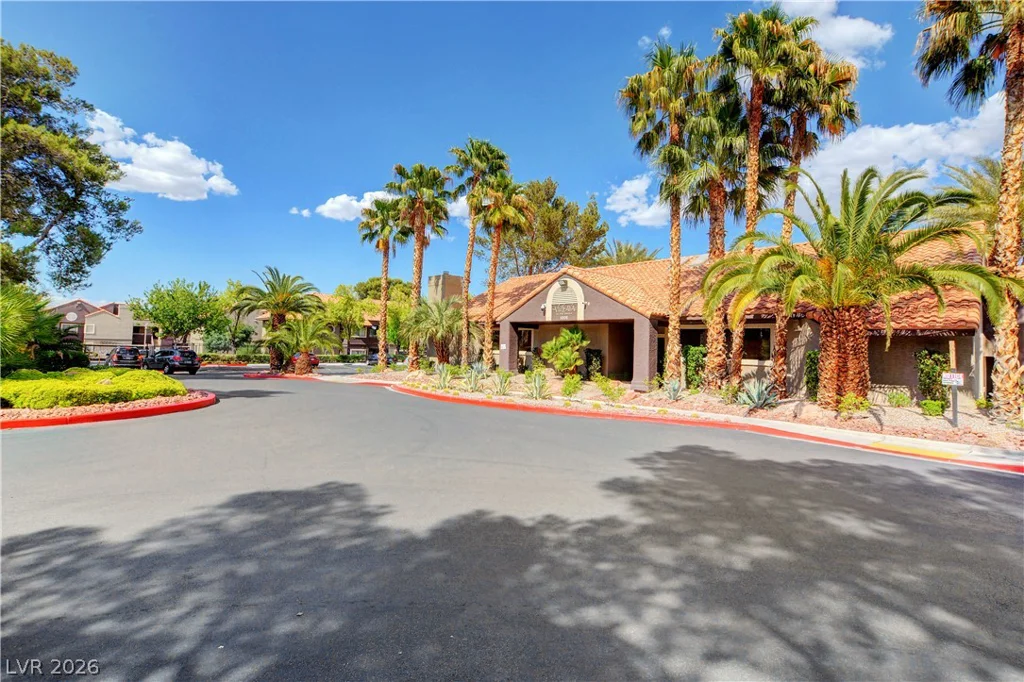 5074 Rainbow, Las Vegas, NV 89118