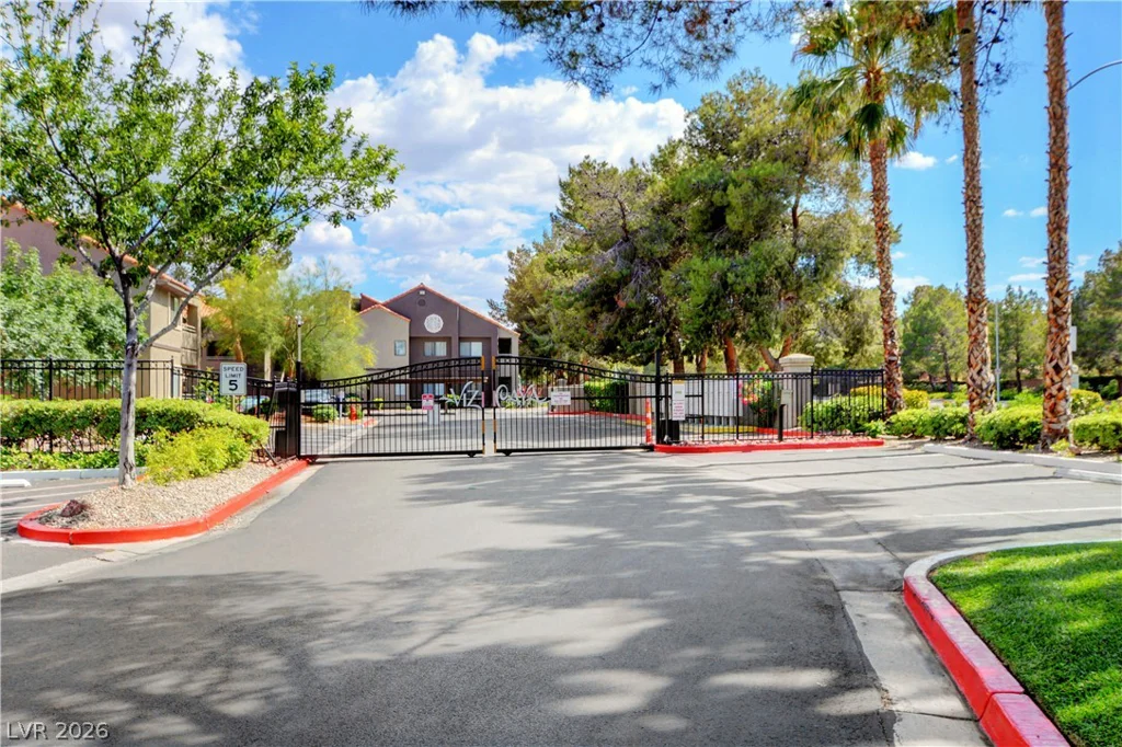5074 Rainbow, Las Vegas, NV 89118