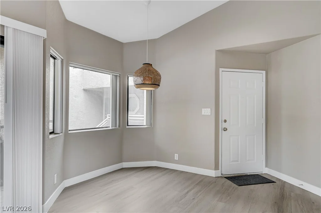 5074 Rainbow, Las Vegas, NV 89118