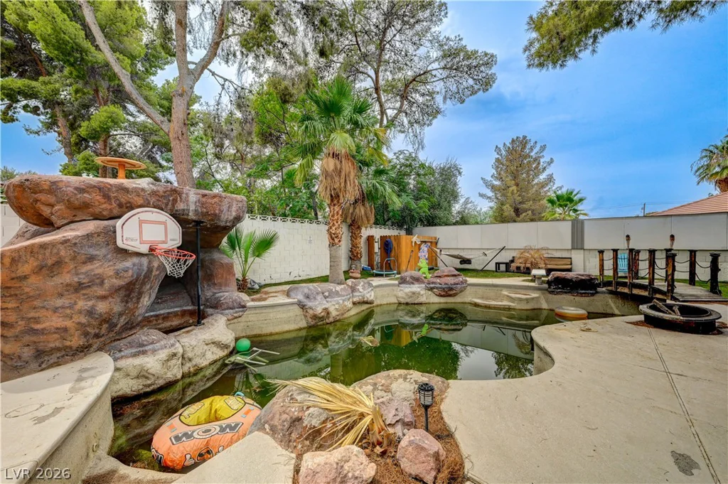 2681 Hacienda, Las Vegas, NV 89120