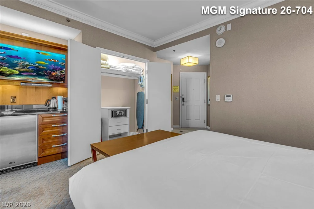 135 Harmon, Las Vegas, NV 89109