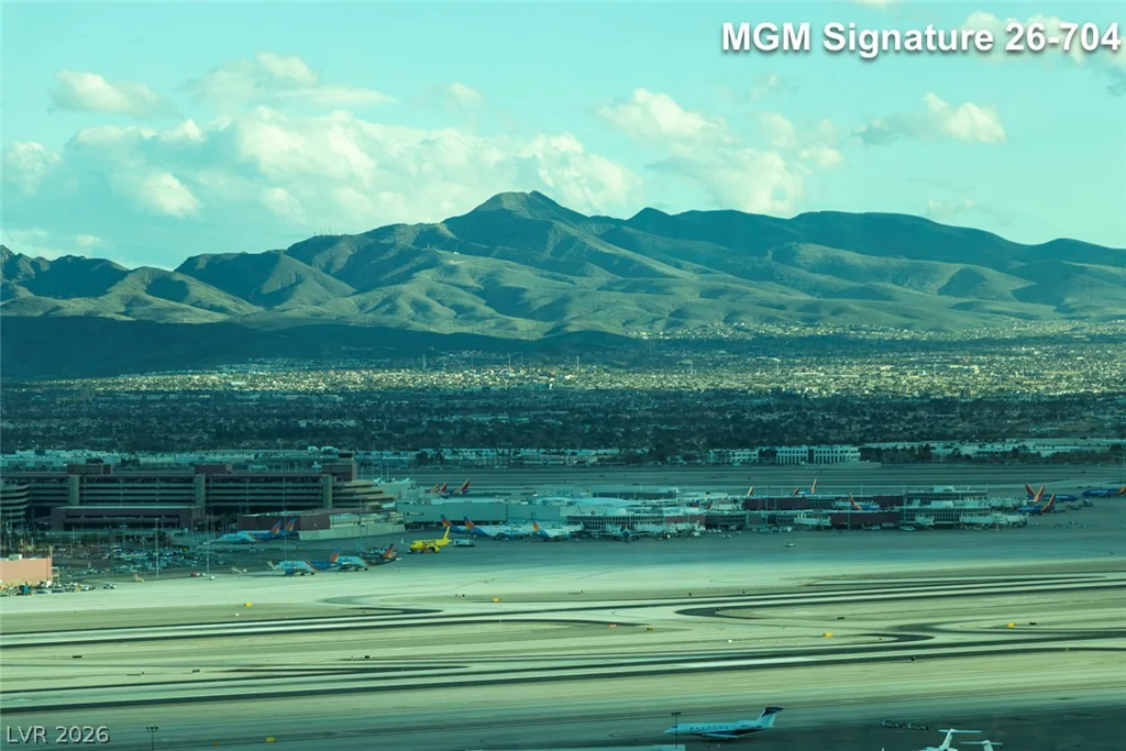 135 Harmon, Las Vegas, NV 89109