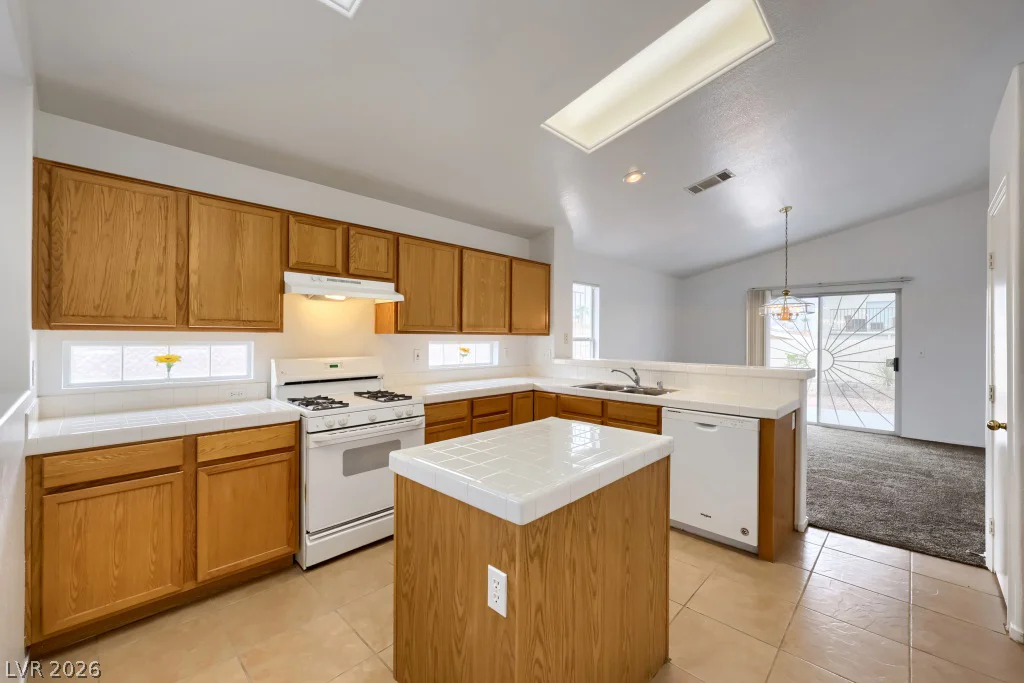 976 Skyforest, Henderson, NV 89011