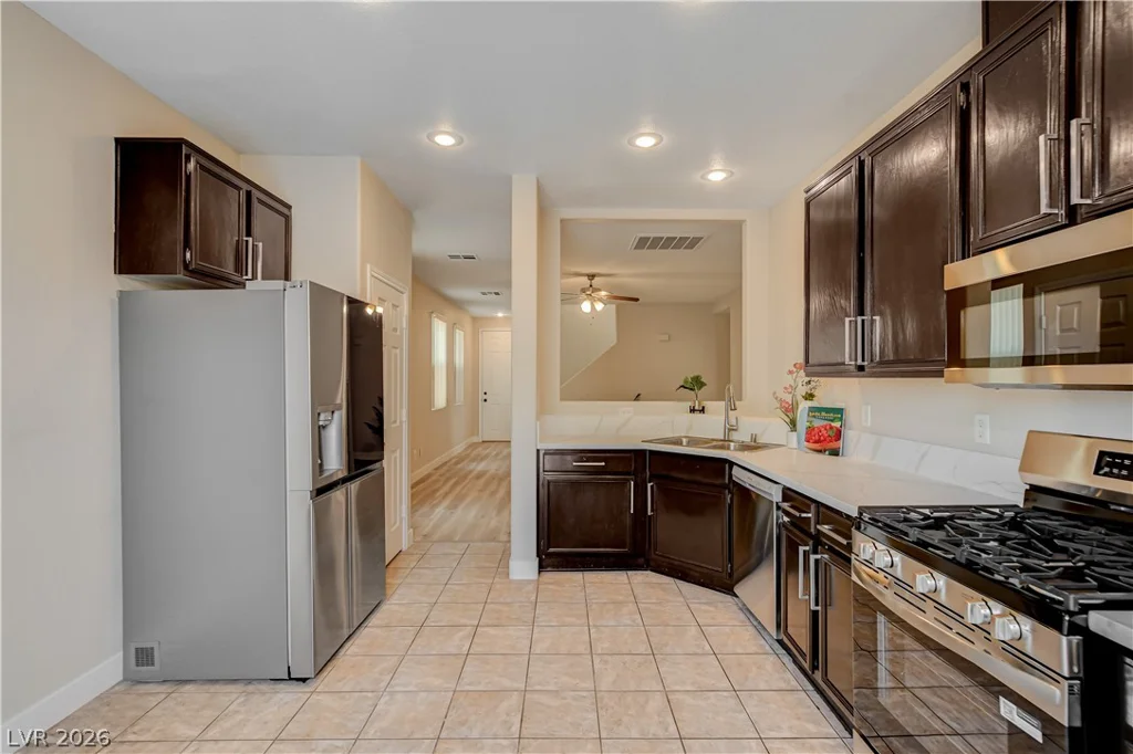 3962 Coyote Ridge, Las Vegas, NV 89129